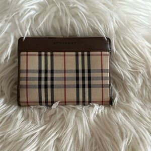 EUC Burberry kisslock wallet